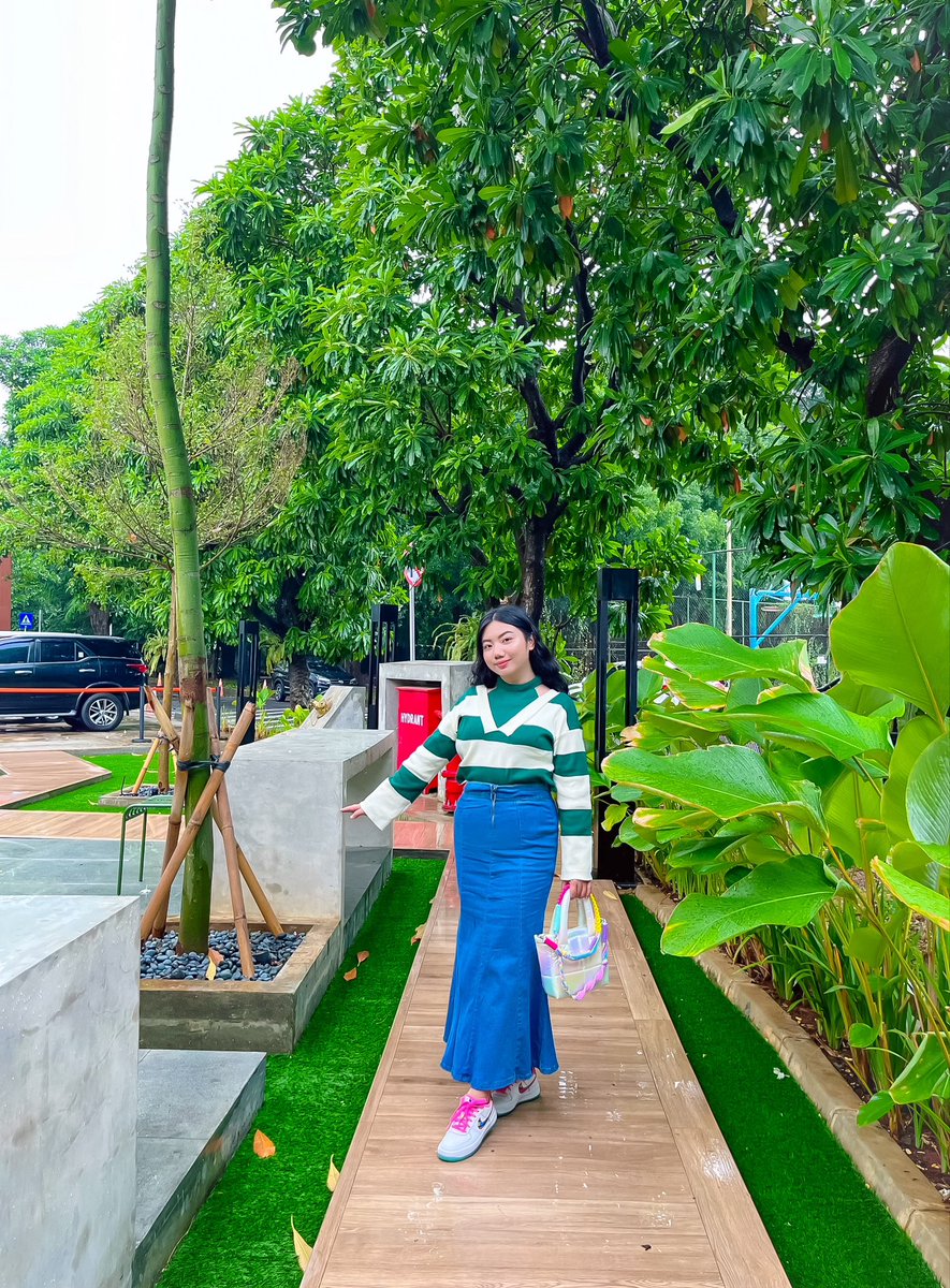 steffigunadi's tweet photo. Outfit for christmas this year! Merry christmas everyoneee🫎🎄🎅🏻❄️🦦💫☃️🩵 https://t.co/xP9s7hYv07