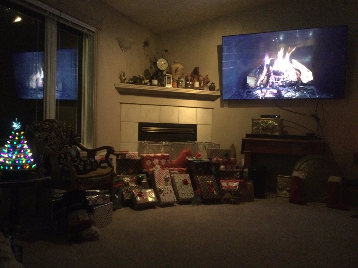 TMMintenko's tweet photo. @strategywoman 7:07 am in Moose Jaw, Saskatchewan on the Canadian prairies 🇨🇦

Merry Christmas, Yara!  A quiet moment enjoying my #warcoffee before the grandkids wake to see that Santa has been here.  The whole family will come for brunch today. Noisy, busy day ahead. #bestday
♥️🇺🇦🌻🌹☕️🚗🐈💪 https://t.co/YjcU1mPoqh