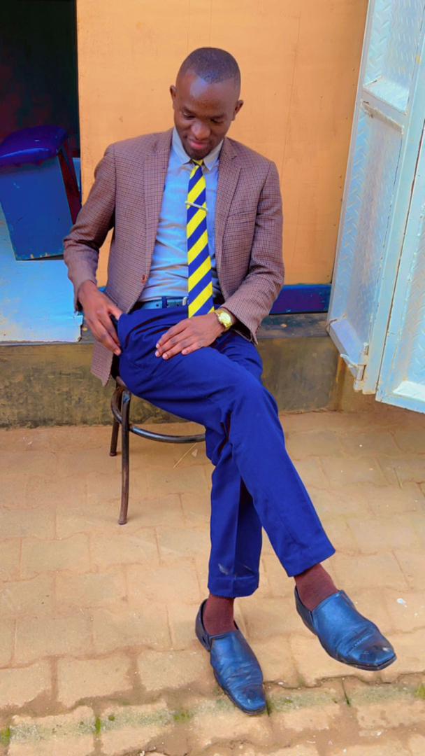 ambrose_kabanda's tweet photo. Mery xmass and a happy new year https://t.co/zM7S22388g
