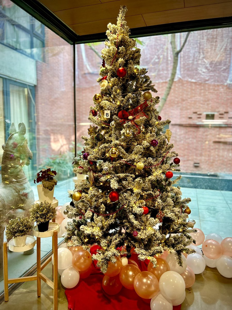 lopezdesign_com's tweet image. 🎄 Wishing everyone a Merry Christmas from all of us at LOPEZ! 🎅✨ May this joyous occasion bring an abundance of peace, love, and kindness to your hearts and homes. Let the spirit of the season illuminate our lives with warmth and togetherness. #MerryChristmas #PeaceAndKindness