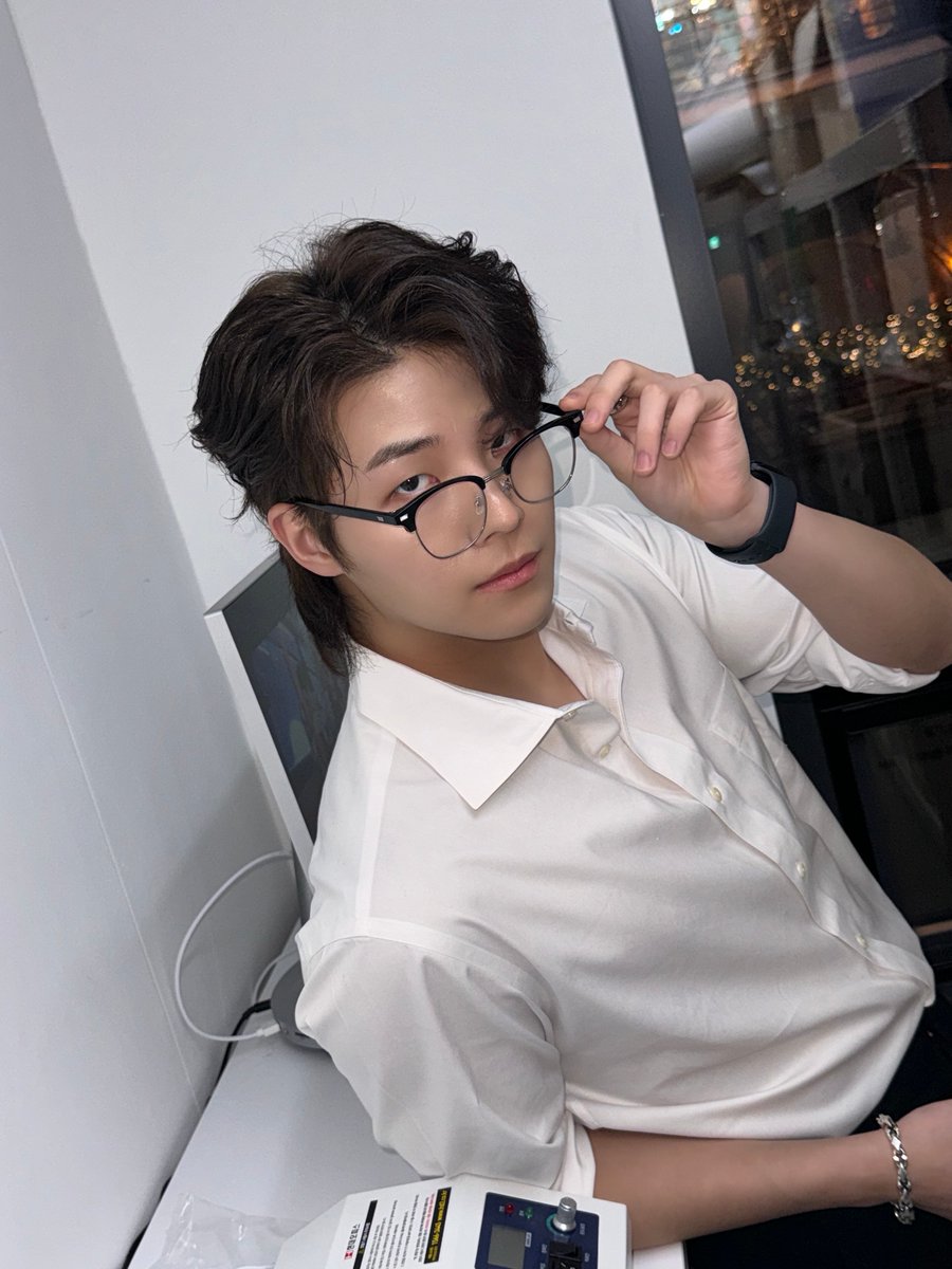 오늘 크리스마스 이벤트 와주신 소중한 고스티 여러분, 그리고 함께 하진 못해도 마음만큼은 하나인 사랑스러운 많은 고스티분들! 언제나 감사하고 사랑합니다✨

#SONJUNHYUNG #손준형