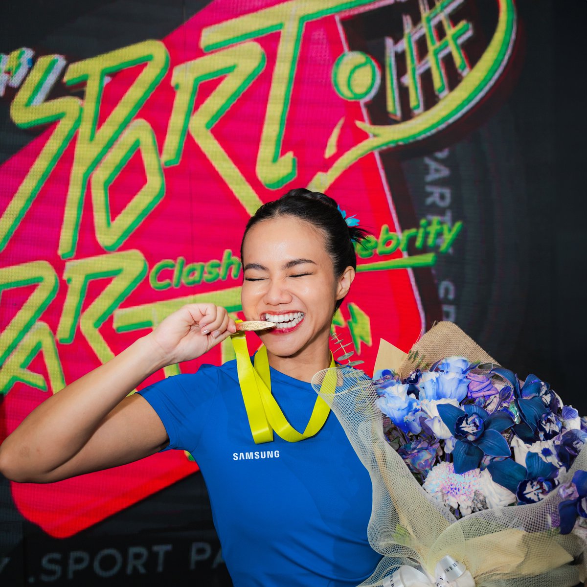 yurayunita's tweet photo. Glory Glory Yura Yunited! Menang pertandingan tenis tunggal putri di #SportParty kemarin ๐ญ https://t.co/hbGk69iUiQ