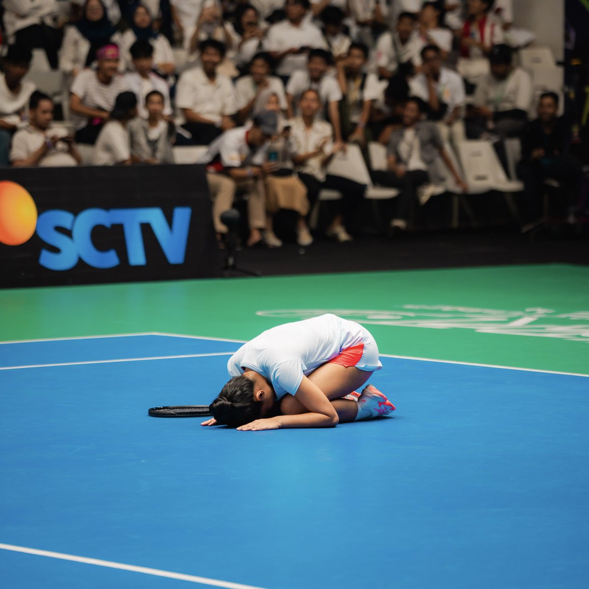 yurayunita's tweet photo. Glory Glory Yura Yunited! Menang pertandingan tenis tunggal putri di #SportParty kemarin ๐ญ https://t.co/hbGk69iUiQ