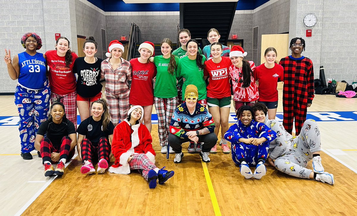 AHS_GirlsHoop's tweet photo. Merry Christmas and Happy Holidays from our family to yours! 💙🦅🎁🎄 https://t.co/4CnrefPGpx