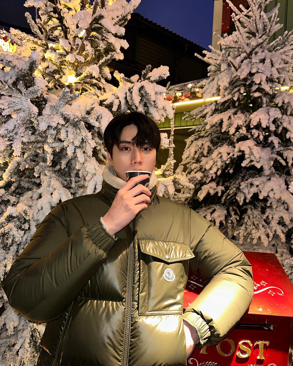 Inndmdhd's tweet photo. Inn IG update💙
This is Christmas or Valentine's Day？
#innsarin https://t.co/R5fHqLvfyI