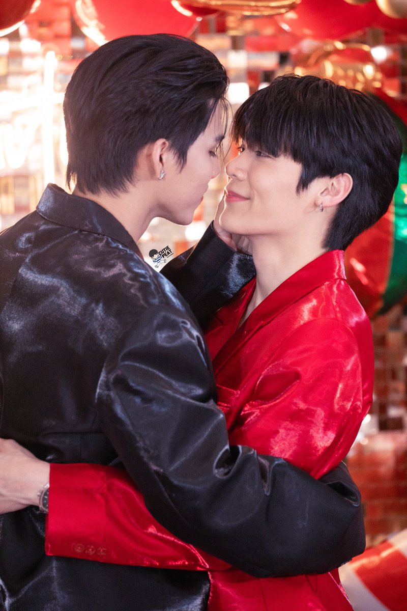 cutiepeat's tweet photo. Who is the most happy guys today🤣
@fort_fts @peatwasu 

#FortPeatBeWishChristmas https://t.co/gjqp5DtsR1