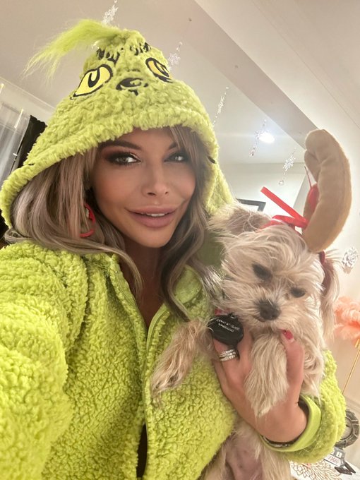 Merry Christmas! Love,  Grinch and Max https://t.co/jQ9ldSHe5N<a href="/tag/barbie"class="tags"><span>#barbie</span></a>