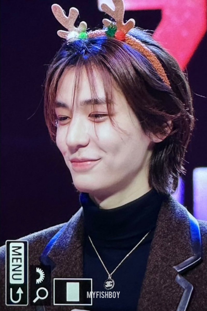 Myfishboy1020's tweet photo. 231225 가요대전 레드카펫
#BOYNEXTDOOR #보이넥스트도어 
#LEEHAN #이한 https://t.co/UPHGw9Tm2N