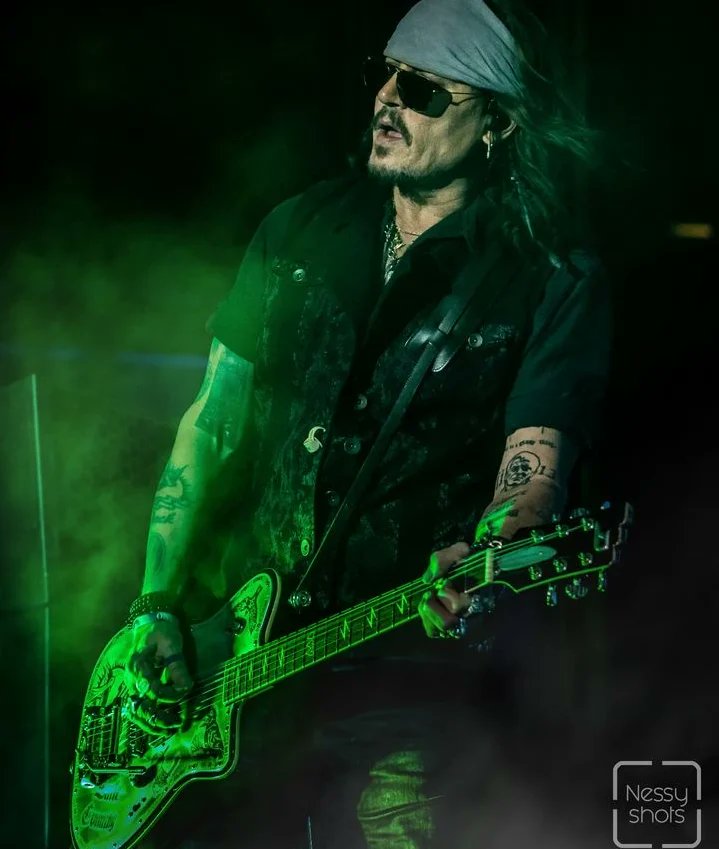 Victori56696544's tweet photo. Santa Did Not Bring Me #JohnnyDepp Dang It!
Wherever You Are Johnny We Wish You A Very Merry Christmas Full Of Love ❤💚❤
#WeLoveJohnnyDepp 
#DeppRelatives 
#DeppCommunity 
#JohnnyDeppIsLoved https://t.co/fHOaw9XpR5