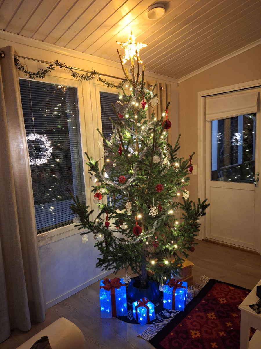 _salojarkko's tweet photo. Hyviä jouluja! https://t.co/Aq6C43A0M9