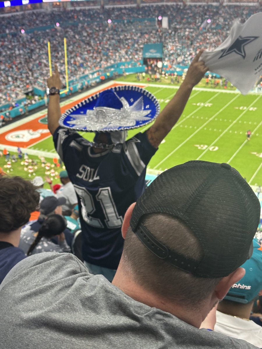 LiamFlexGod's tweet photo. How about them Dolphins! Merry Christmas 🐬 🎄🐬🎅🏽🎄❤️ https://t.co/F38Eu7mcQq