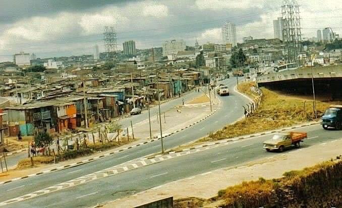 spinfoco's tweet photo. Registro da região da Vila Prudente em 1985. 

Seria o fim da Anhaia Mello, com aquele acesso o Viaduto Grande São Paulo?

#sp #spinfoco #saopaulo 

https://t.co/bk5w9t2rpO https://t.co/PQVeSOwnx3