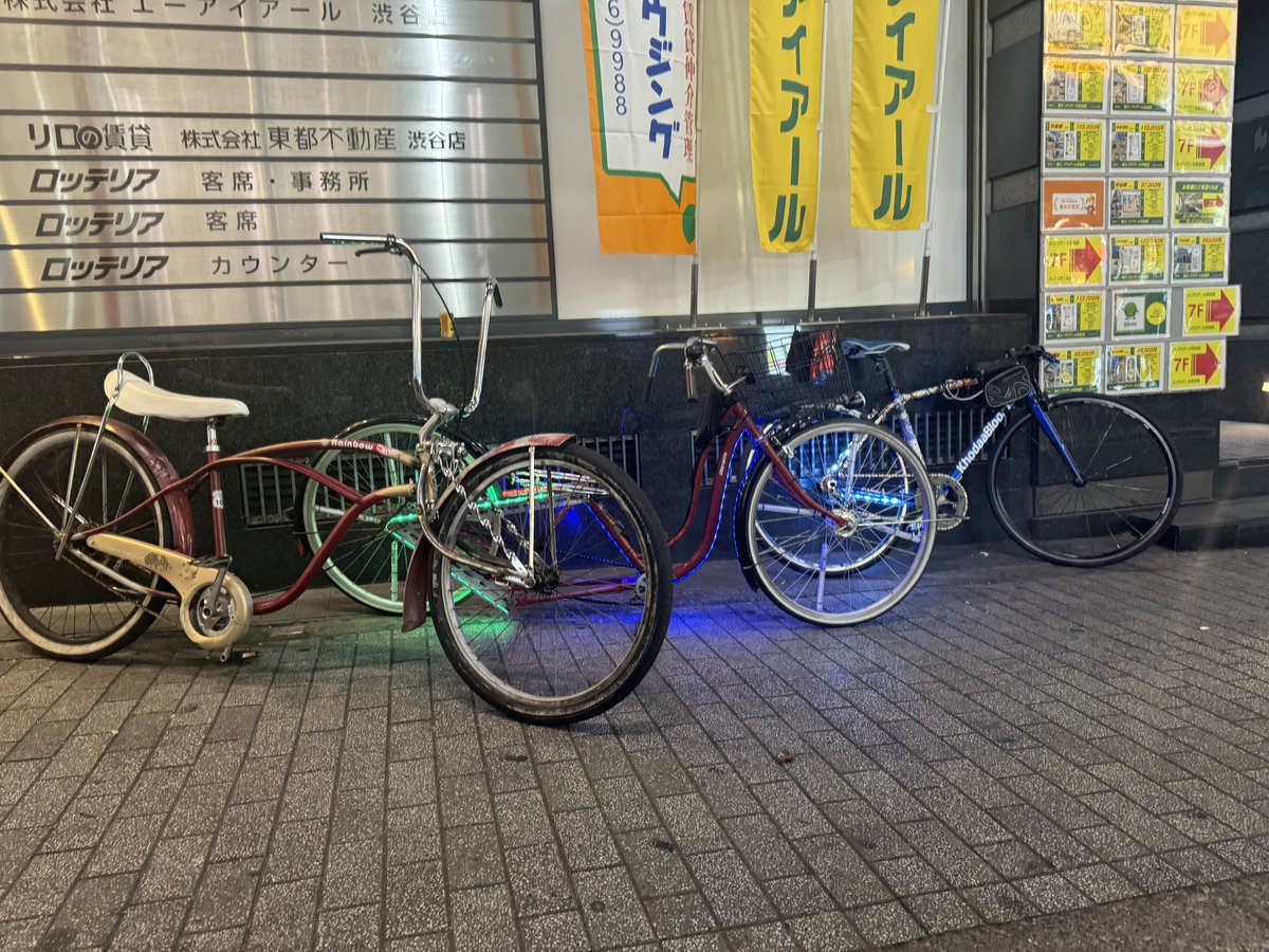 ebitenKhoda's tweet photo. 今日のハイライト!
渋谷にナイトライドに行った。ギアがないから赤坂と渋谷の坂がキツすぎた!あと青山のホンダでRC213V跨がれてマジで興奮した!
#KhodaBloom #シャコタンチャリ #HRC https://t.co/hQhkEW405P