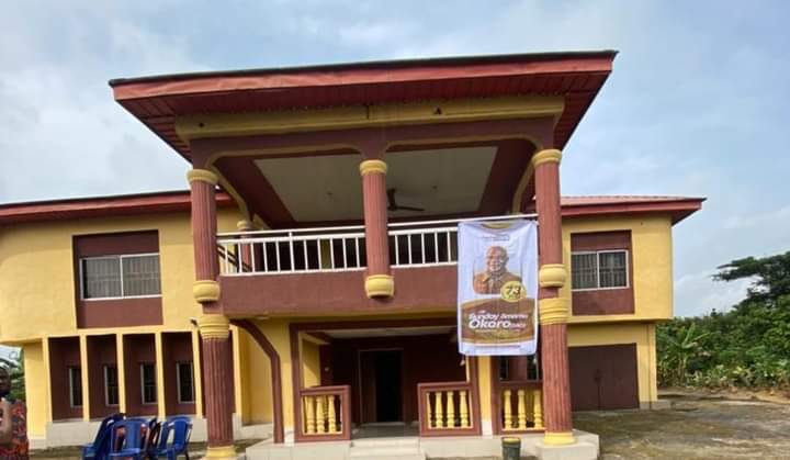 UOhanku's tweet photo. OKOTOKO MOURNS!💔😭♀️
Only be remembered by what we've done.
We lost our dear brother and an erudite practical Engineer who resides in the USA.
With the above edifice situated in the village, you'll know his level of wealth.
May your gentle soul RIP Amen, its well with our soul. https://t.co/L7qWAapZEX