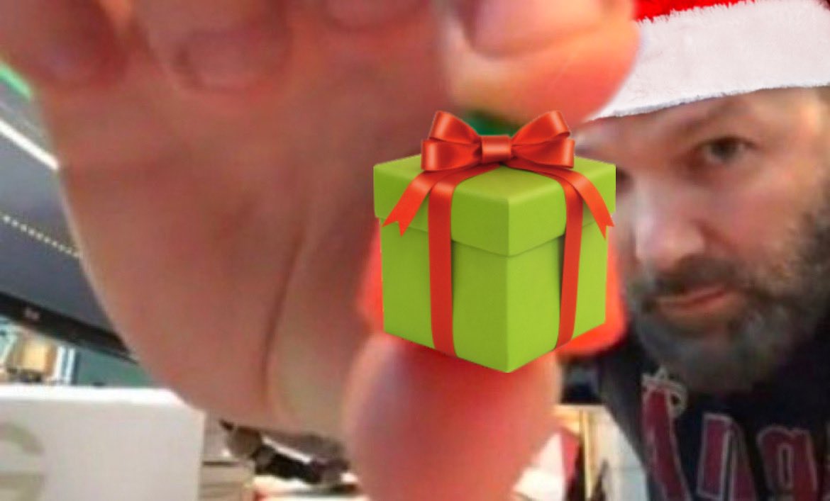 muplkins's tweet photo. merry christmas https://t.co/u8DIKH0tMH
