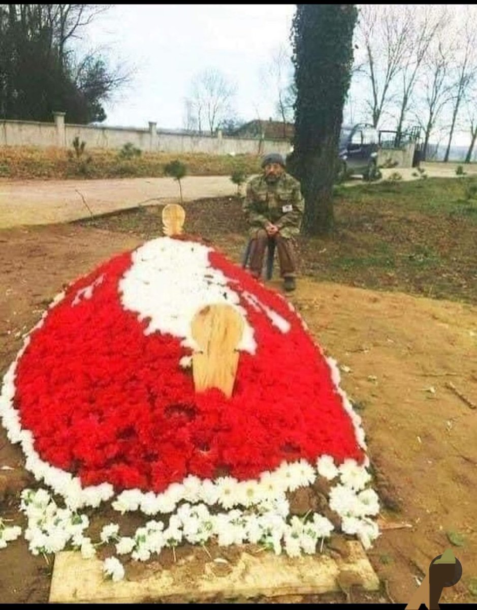 Tören bitmiştir 
kalan gözü yaşlı ana - baba 

Allah topumuzun belasını versin bu olanlara engel olamadığımız için