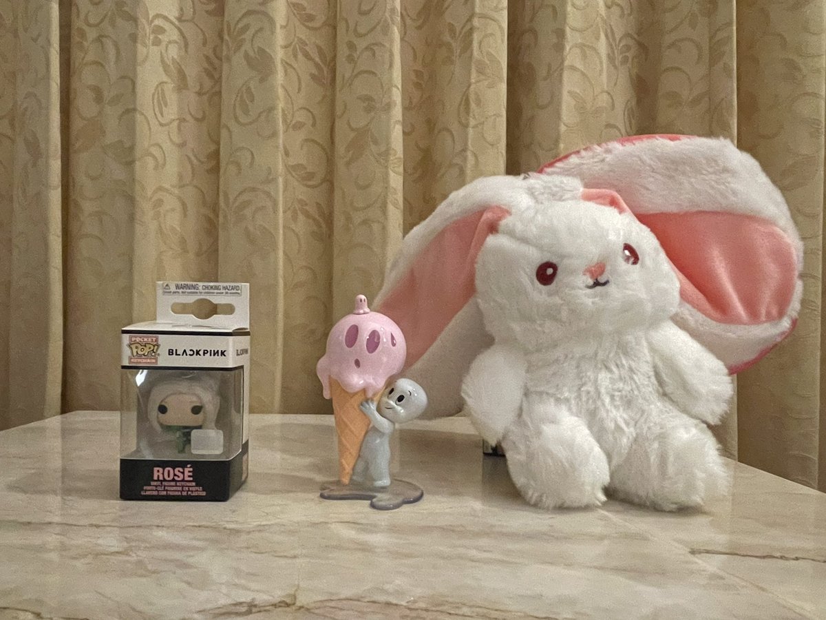 am5star's tweet image. Merry Christmas P’Freen (@srchafreen)
These are our (@AyesaEriane) pressies for you! It’s not much but hope u make a good use of ‘em.
PS: apologies that the shin chan toys are opened &amp;amp; incomplete (also casper). We just bought it from an online seller 😅

#srchafreen