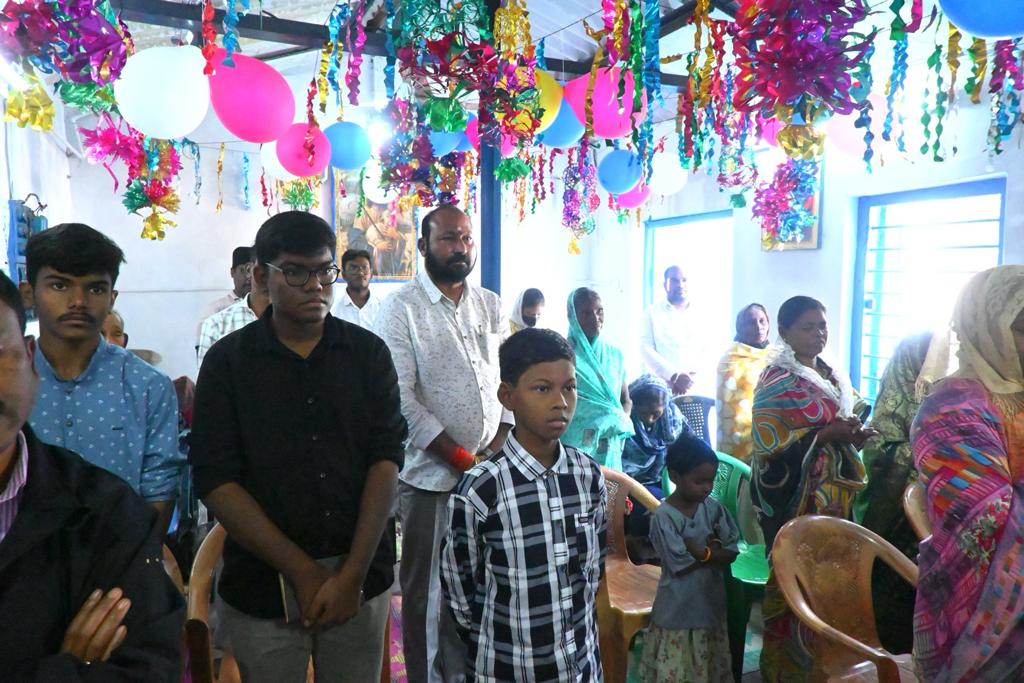 Bapu4Talcher's tweet photo. ଆଜି ତେଣ୍ଟୁଲେଇ ଗ୍ରାମ ପଞ୍ଚାୟତ ଅନ୍ତର୍ଗତ ସାଉଥ ବଲଣ୍ଡା ସ୍ଥିତ ଚର୍ଚ୍ଚ ଠାରେ ଯୀଶୁଖ୍ରୀଷ୍ଟଙ୍କ ଜନ୍ମଦିନ ପାଳନ ଉତ୍ସବରେ ଯୋଗଦେଲି ।। https://t.co/2zchXTHist