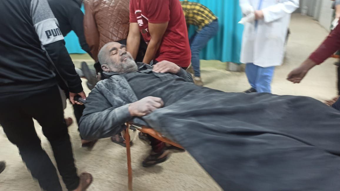Timesofgaza's tweet photo. BREAKING | 1O people killed and multiple injuries arrive at the European hospital in Khan-Younis after the the Shaat family home was targeted by an Israeli airstrike https://t.co/p0BdCOgp5e