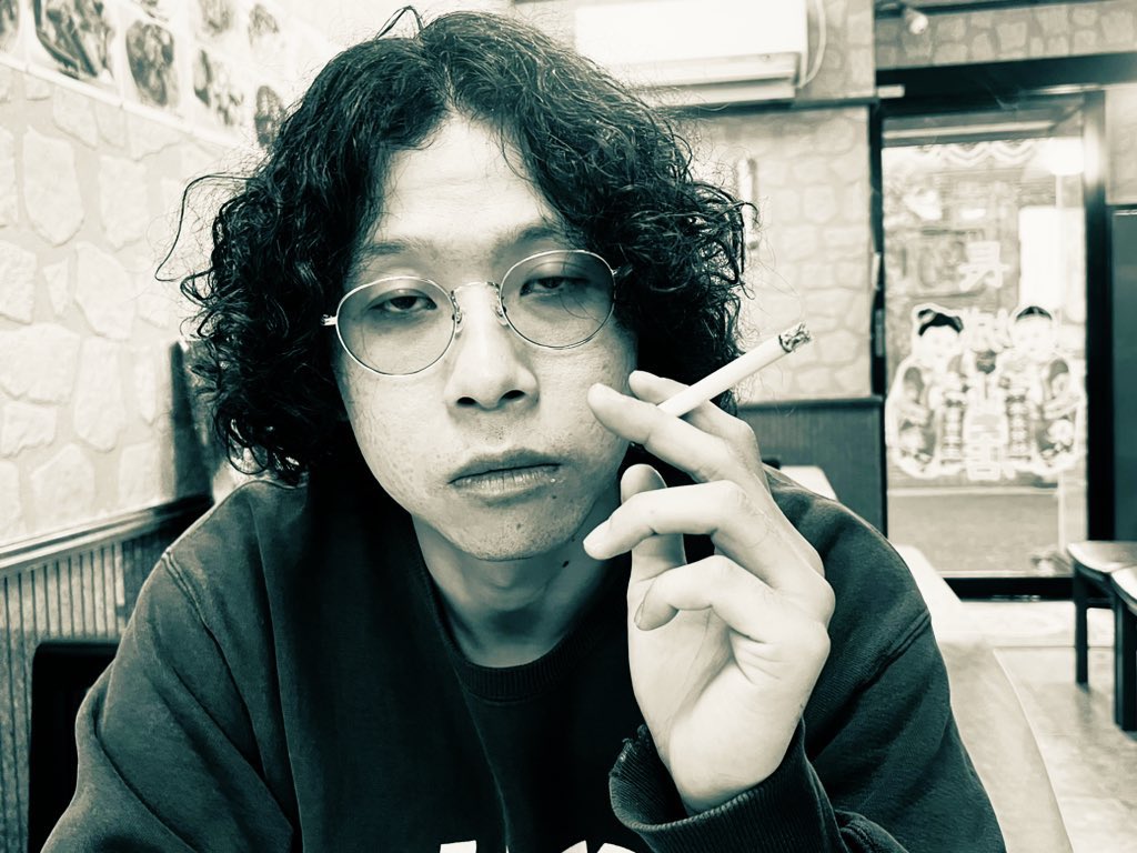 14Janis's tweet photo. 横浜のイルミネーションを見に行ったんですが、人ごみがとんでもなくて短気な私は並ぶこともできず、たまたま当日券のあった工場夜景クルージングに飛び乗り海へと逃げ出したのでした。ブランチもおしゃれな所に行きたかったけど私の短気のせいで並べなくて人っこ1人いないハズレの中華料理屋で一杯。 https://t.co/yYkFAQbIRx