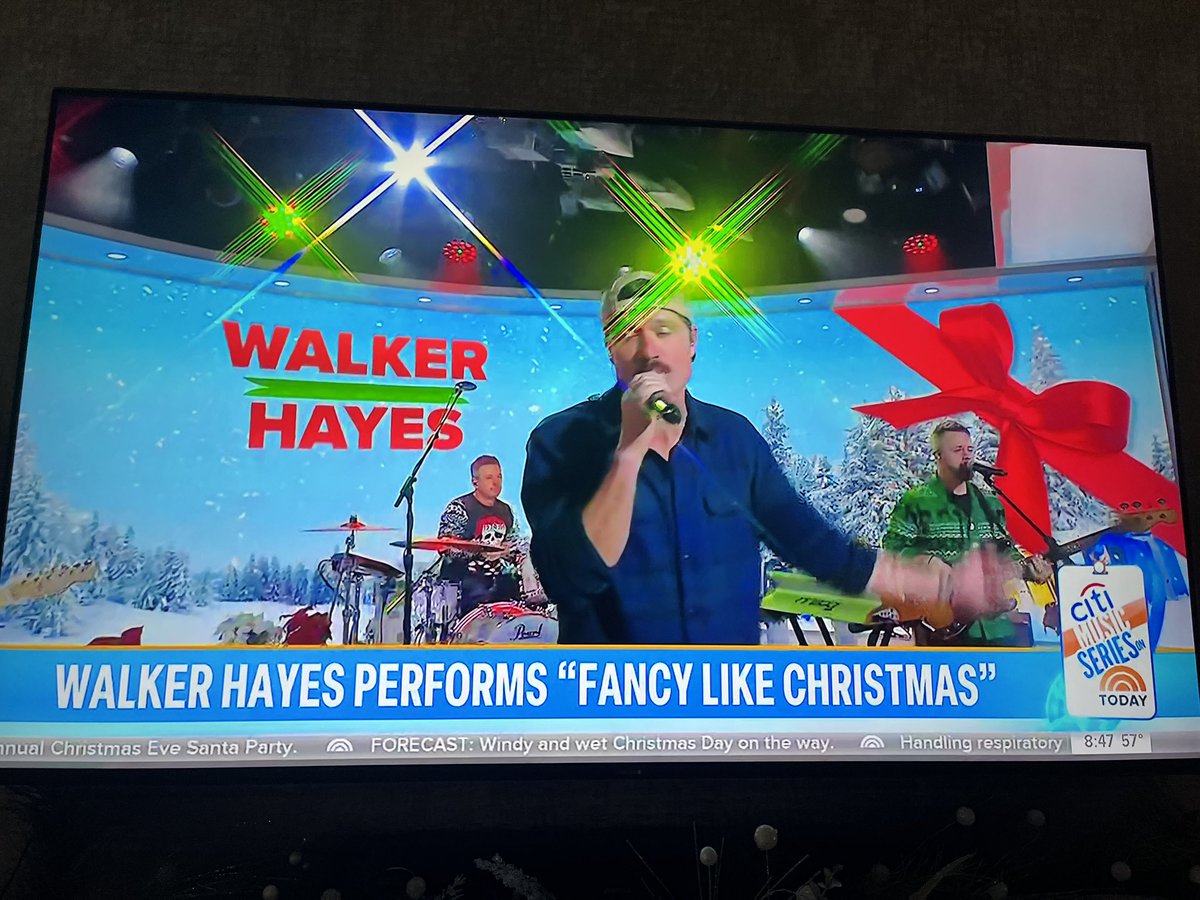 bhrabik1's tweet photo. This just happened.  The best. @walkerhayes https://t.co/129ki6UvBh