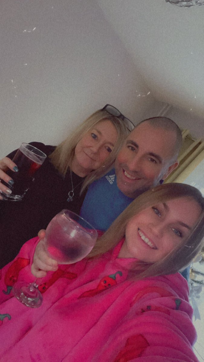 LilyDean_'s tweet image. Merry Christmas from our house to yours ❤️🎄