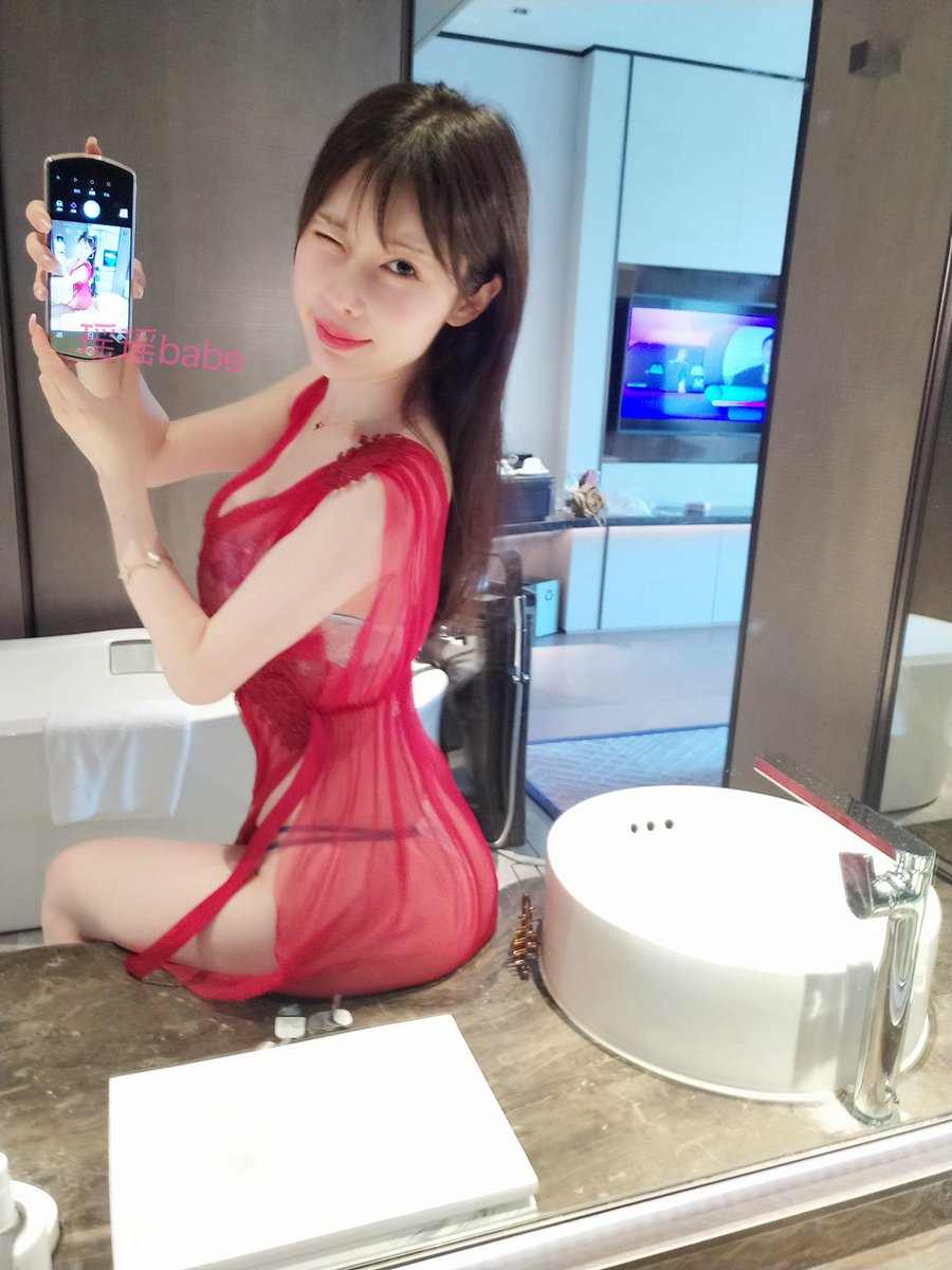 xiaolulu00's tweet photo. 这件衣服好透明哦～🥰🥰 https://t.co/FdMsAS0mzz