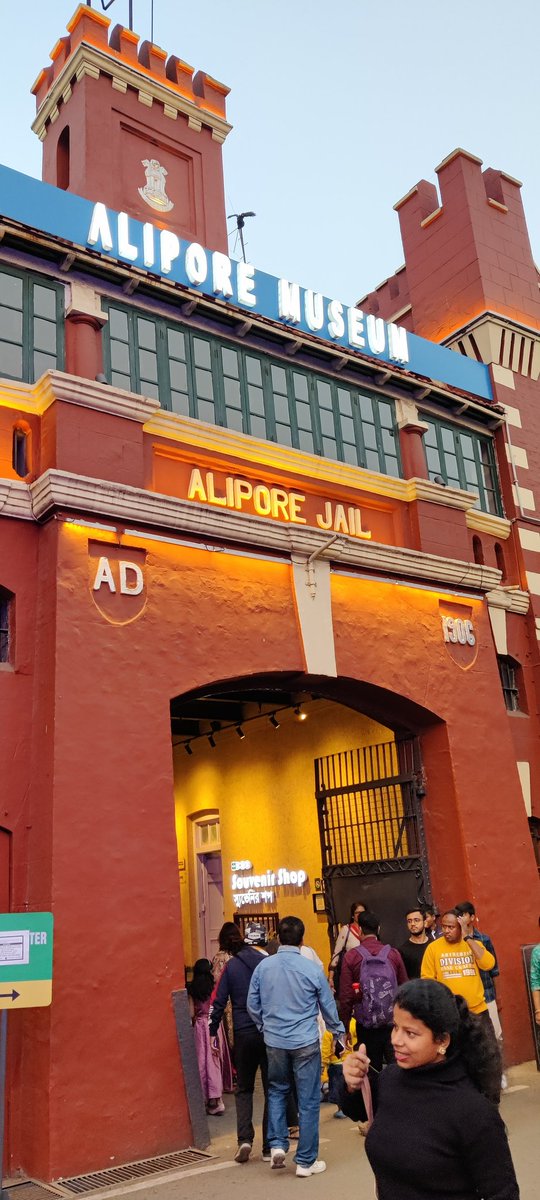 jayantdeshm's tweet photo. Today visited to Alipore Jail #museum in #Kolkata which was political prison during Indian independence movement. 

Got to know about many of the freedom fighters who has been in this prison & many of them had lost their lives during the independence movement. It refreshes the memories of the brutality during British rule on Indian freedom fighters.

Salute to their contribution for freedom of India movement..!!

#AliporeJail #Bharat #Heritage
#SubhashChandraBose