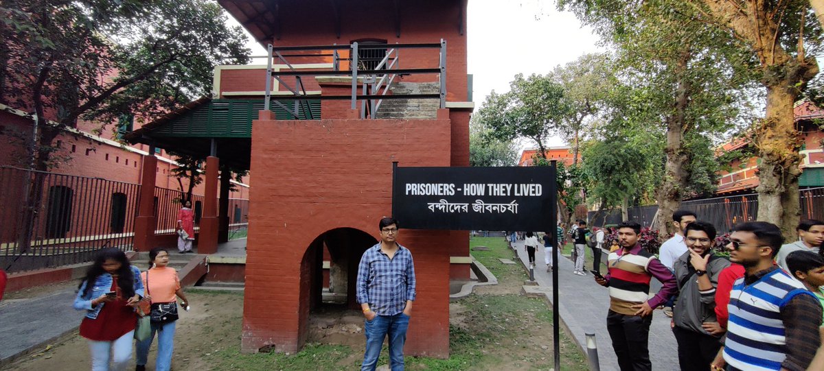 jayantdeshm's tweet photo. Today visited to Alipore Jail #museum in #Kolkata which was political prison during Indian independence movement. 

Got to know about many of the freedom fighters who has been in this prison & many of them had lost their lives during the independence movement. It refreshes the memories of the brutality during British rule on Indian freedom fighters.

Salute to their contribution for freedom of India movement..!!

#AliporeJail #Bharat #Heritage
#SubhashChandraBose