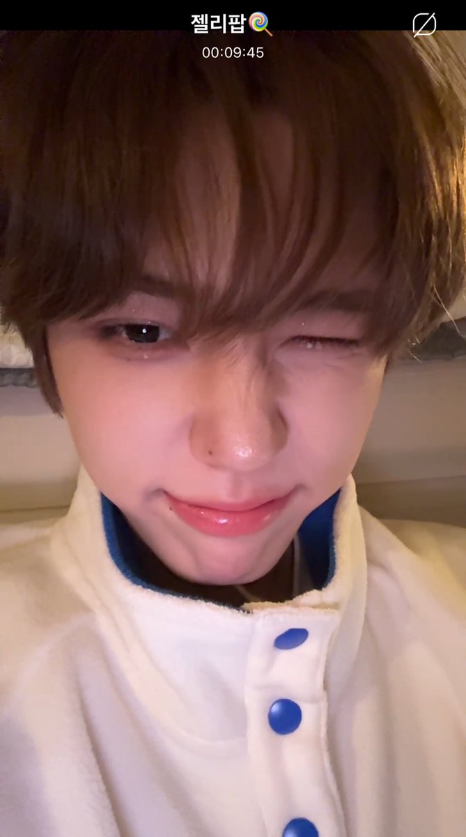 산타요정 덩이의 올해 크리스마스 선물
: 본인 볼따구 (?)