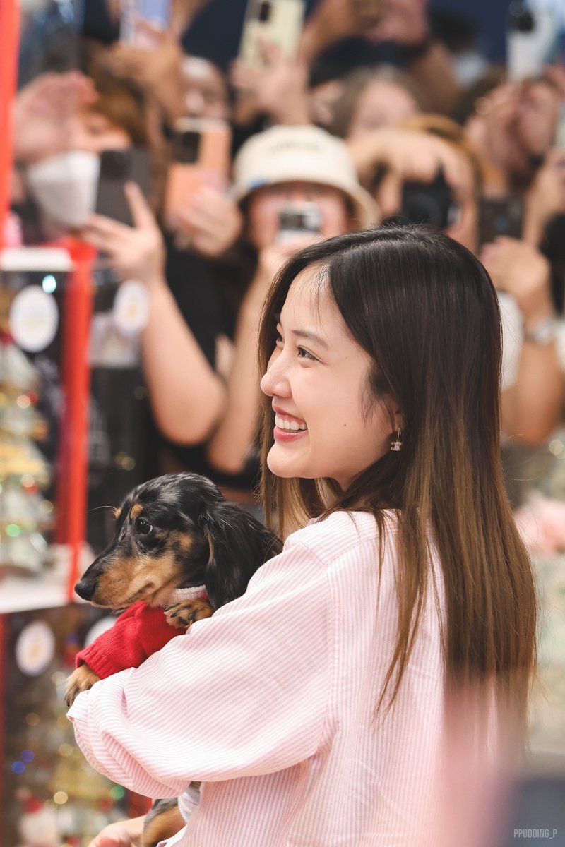 ppudding_p's tweet photo. 🎄˗ˏˋ𝘮𝘦𝘳𝘳𝘺 𝘤𝘩𝘳𝘪𝘴𝘵𝘮𝘢𝘴 ´ˎ˗🎄

#srchafreen https://t.co/KNhLkLAchi