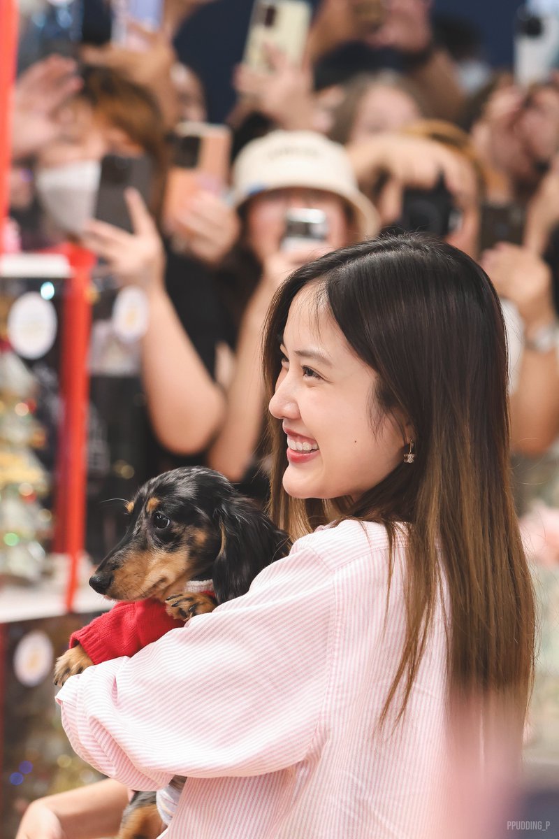 ppudding_p's tweet photo. 🎄˗ˏˋ𝘮𝘦𝘳𝘳𝘺 𝘤𝘩𝘳𝘪𝘴𝘵𝘮𝘢𝘴 ´ˎ˗🎄

#srchafreen https://t.co/KNhLkLAchi