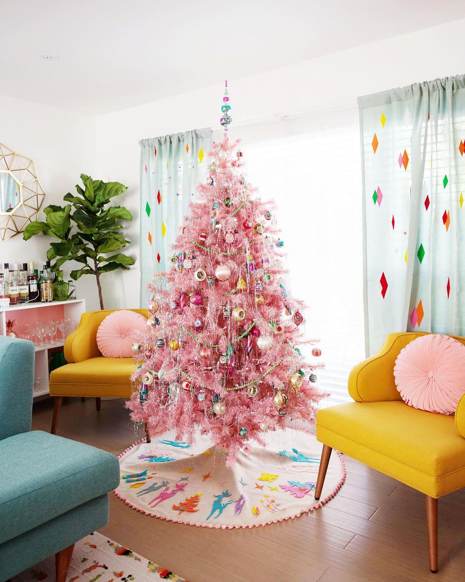 ModernismWeek's tweet image. Wishing you a merry and mod #Christmas! 🎄

Check out some of our favorite midcentury modern Christmases from over the years. Tag #modernismweek to share your vintage holiday decor with us!

1. #PSModSquad @modtraveler
2. @melodrama
2. @paulfuentes_photo
3. @modernchristmastrees