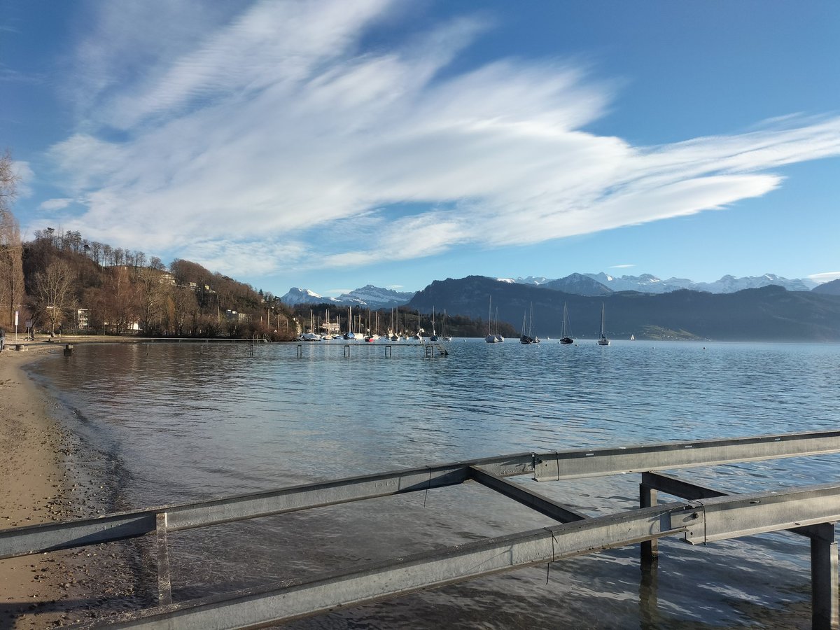 OutOffBiz's tweet photo. Good day for delivery in Lucerne Switzerland

#SwissPost
#Stash
#JustEat
#UberEats https://t.co/L9ZD1iZHCw