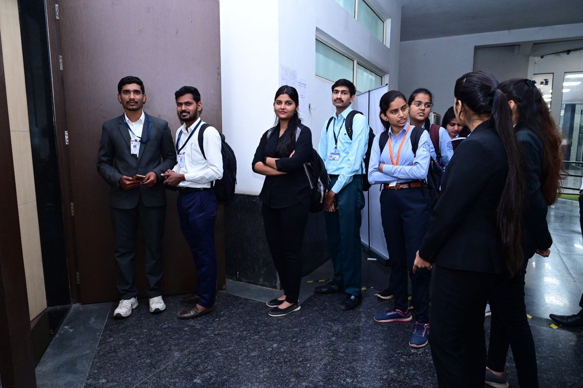 @MSInSociety
 Pune Maharashtra State Students Inovation Challenge Pics #StudentStartup #Startuppitching
@MPLodha