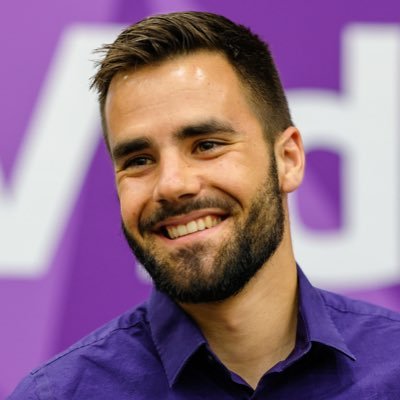 DruRly's tweet photo. This guy makes $1,000,000 per year selling 2 productivity templates.

While sharing his marketing and sales strategies in public.

Here's how: https://t.co/TKvO8fP4bh