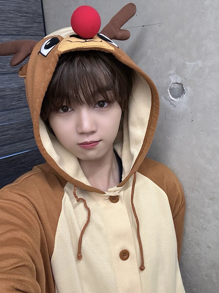 메크 메크 메리크리스마스 🎄🎄🫎🦌

#은호 #EUNHO