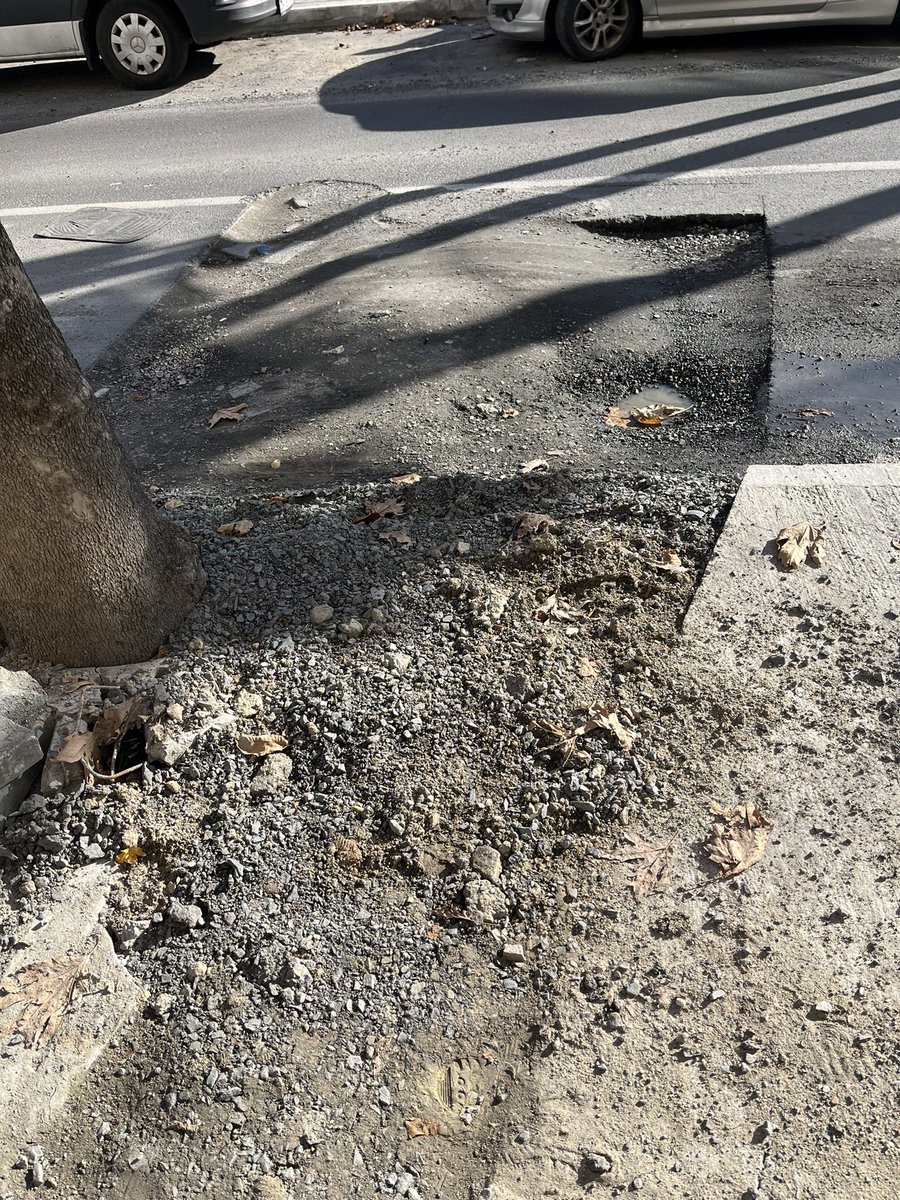 AMufetisi's tweet photo. Denizköşler mahallesi Dr. Sadık önündeki kaldırım ve yol bu şekilde bırakıldı? Lütfen buraya acil müdahale edin! Aynı şekilde kaldırım da böyle İSKİ burada çalışma yaptı ve bıraktı @iskignmudurlugu https://t.co/3xnFTUszBG