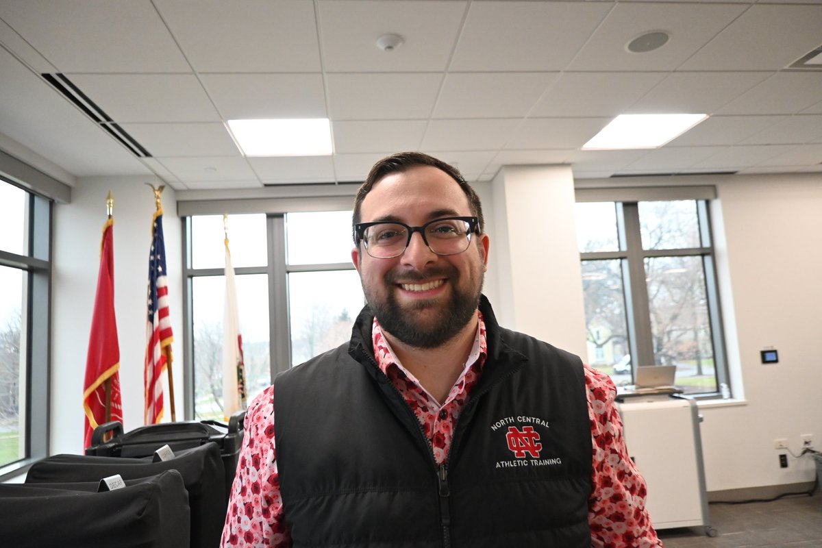 NCCWomensVB's tweet photo. Merry Christmas &amp; Happy Birthday Doc! ♥️🏐🥳

#LoveYou 🤟 #RollCards #NorthCentralCollege #AthleticTraining #HappyBirthday https://t.co/tmJnajS76E