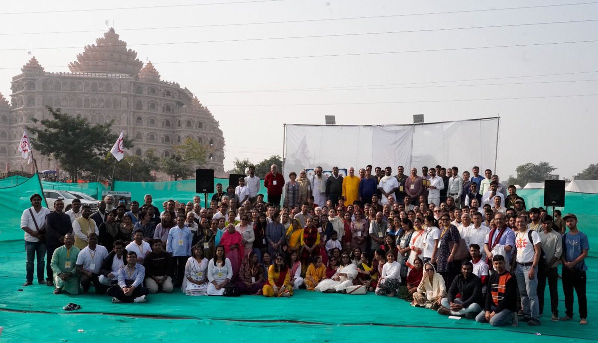 VYSINGAPORE1's tweet photo. The magnificent #Swarved #Mahamandir with the ultimate divine #beauty Unique in its own nature it stands tall to be the #lighthouse of #every life to experience the true #journey of #spirituality within. A Must Visit !! Celebrated the #100th #Annual #Fuction of #Vihangam #Yoga! https://t.co/KNytMZkmkO