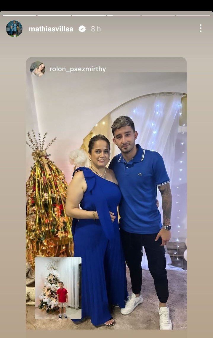 r4fapadi's tweet photo. Vermelho nem no natal, aqui o Papai Noel é azul. https://t.co/htqJeXEvhM