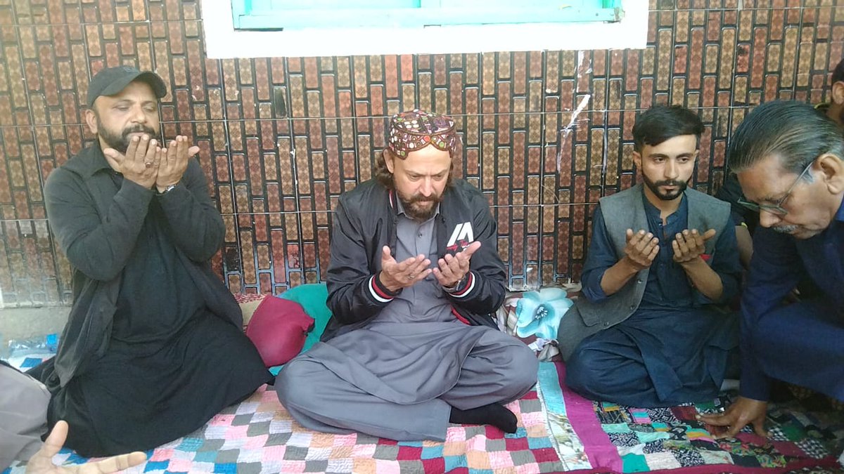 AkeelJamali2's tweet photo. خیرپور : پاکستان مسلم لیگ ن سندھ کے رہنماء سید شہزادعلی شاہ جیلانی نے خیرپور کے مختلف علاقوں میں لوگوں سے تعزیت کی اور مرحومین کی مغفرت کی دعا کی اور گہرے دکھ کا اظہار کیا۔
@shahzadsjillani
#teamshahzadshah
#NawazSharif 
#Maryamnawaz 
#Shahbazsharif https://t.co/snb5At4mP8