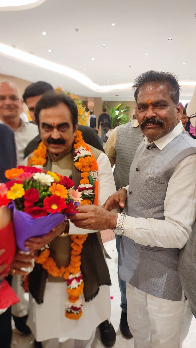 जबलपुर पश्चिम विधानसभा क्षेत्र से विधायक आदरणीय श्री राकेश सिंह जी को मध्यप्रदेश सरकार में मंत्री पद की शपथ लेने पर हार्दिक शुभकामनाएं । 

<a href="/MPRakeshSingh/">Rakesh Singh</a>

#mpcabinet #mpbjp #cmo #pmo #bjpchhindwara #lakhanverma #chourai