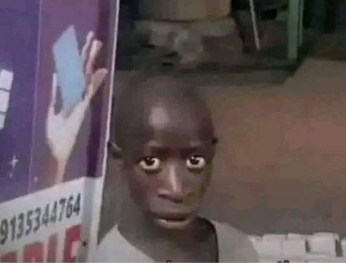 Me watching the visitor using the stove without slippers🫠😂