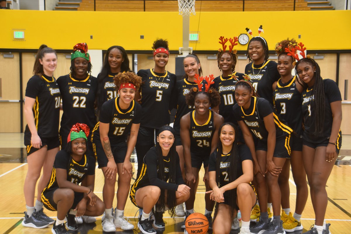 Happy Holidays from our family to yours!!!💛

#GohTigers