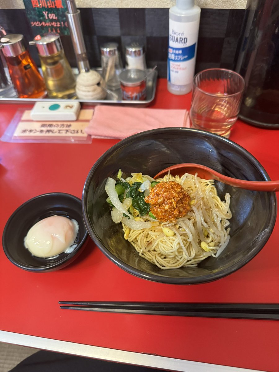 eko_ramen's tweet photo. めだかTANTAN(東京都昭島市)
汁なし担々麺小盛、温泉卵
結構辛め！温玉入れたらちょうどいい〜おいち〜 https://t.co/VGYnYBTLBS