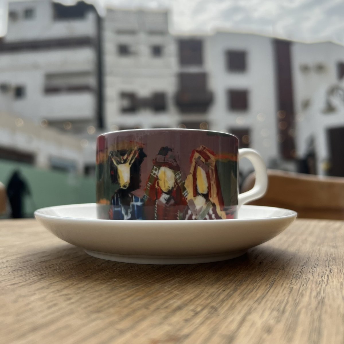 SpecializedCup's tweet photo. متابعينا الكرام نقدم لكم مجموعة جديدة من أكوابنا المختصة والمرتبطة بالفن والحكايات كوب "حاضر الماضي""
للفنانة هوازن الصافي 
لمزيد من التفاصيل زوروا موقعنا الإلكتروني في البايو
@AlsafiHawazen https://t.co/ZTosImD0x2