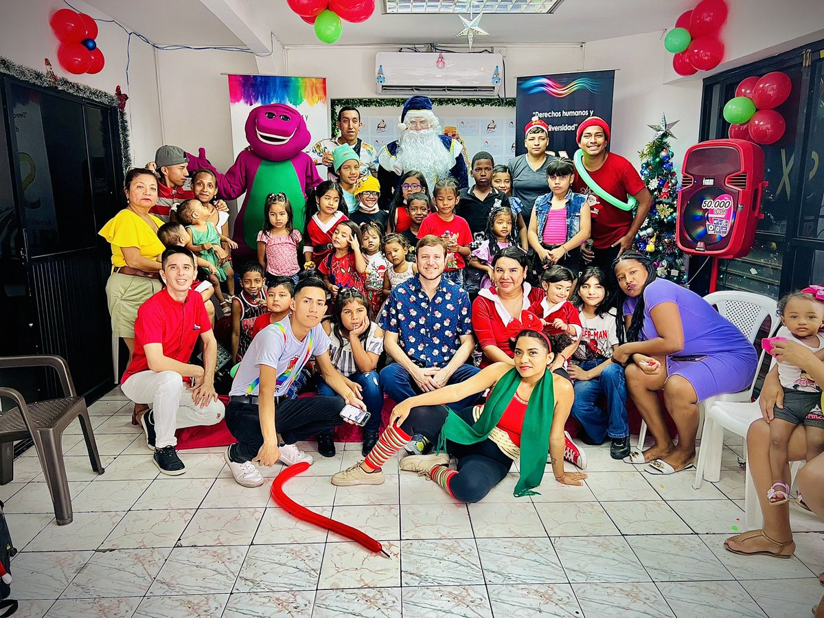 SiluetaX's tweet photo. La #NuevaSiluetaX y la #CamaraLGBTGuayaquil realizó el 13avo Agasajo Navideño
Para niños/as en vulnerabilidad

Para este agasajo agradecemos las donaciones de:

@VerdugaAugusto
Leonardo Romero 
Claudio Calle 
Psic. Gema Mendoza 
Anónima 
Demás personas que aportaron. https://t.co/X4iLkCdYJ3