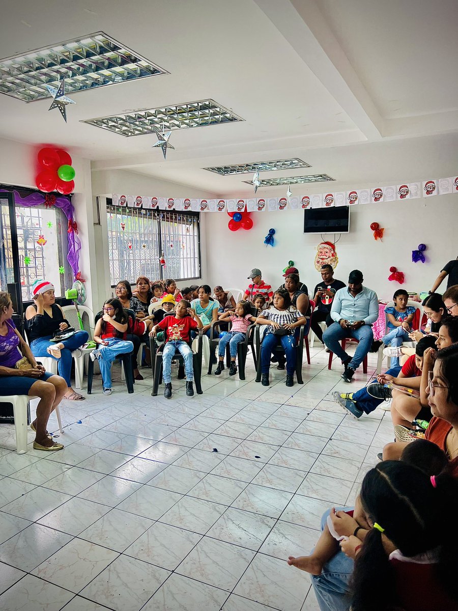 SiluetaX's tweet photo. La #NuevaSiluetaX y la #CamaraLGBTGuayaquil realizó el 13avo Agasajo Navideño
Para niños/as en vulnerabilidad

Para este agasajo agradecemos las donaciones de:

@VerdugaAugusto
Leonardo Romero 
Claudio Calle 
Psic. Gema Mendoza 
Anónima 
Demás personas que aportaron. https://t.co/X4iLkCdYJ3