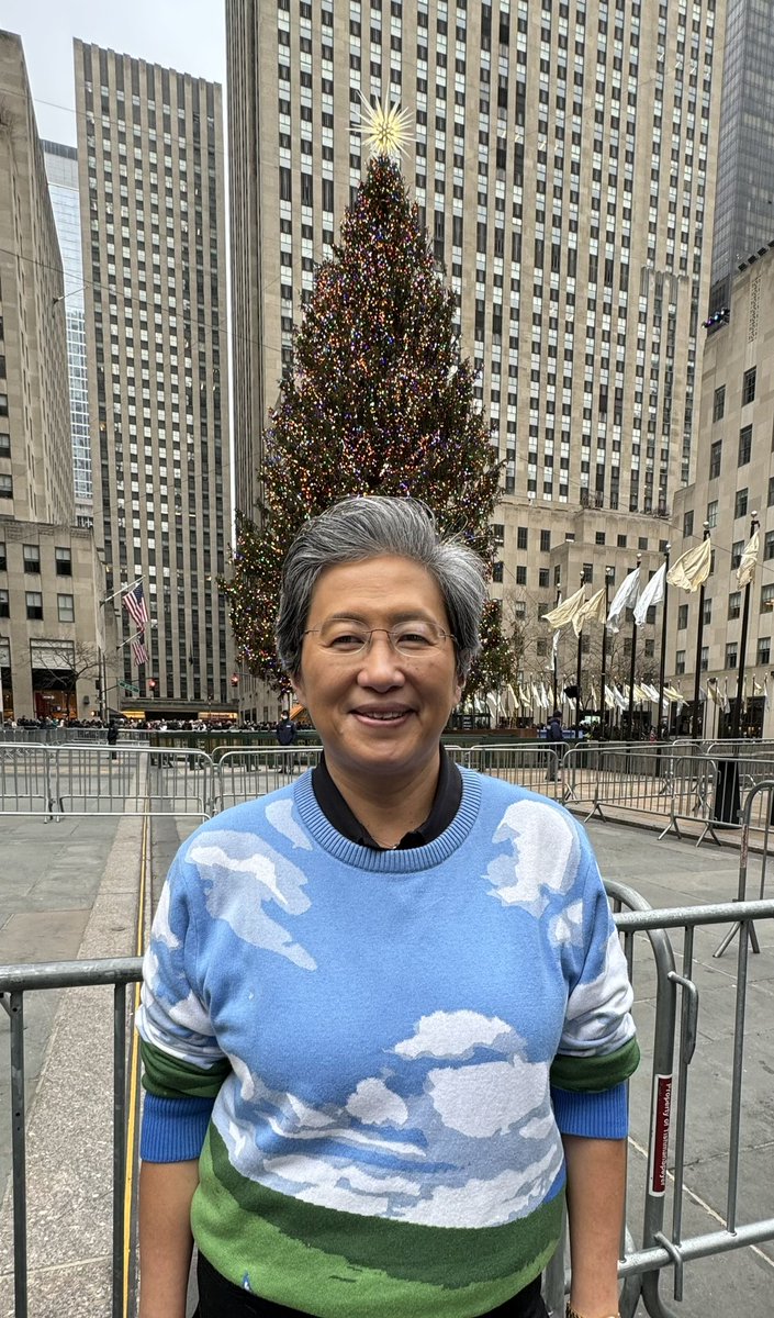 LisaSu's tweet image. Merry Christmas to all who celebrate.  We have so much to be thankful for, wishing the entire @AMD family and all of our friends, partners, and fans a very happy, healthy and restful holiday!